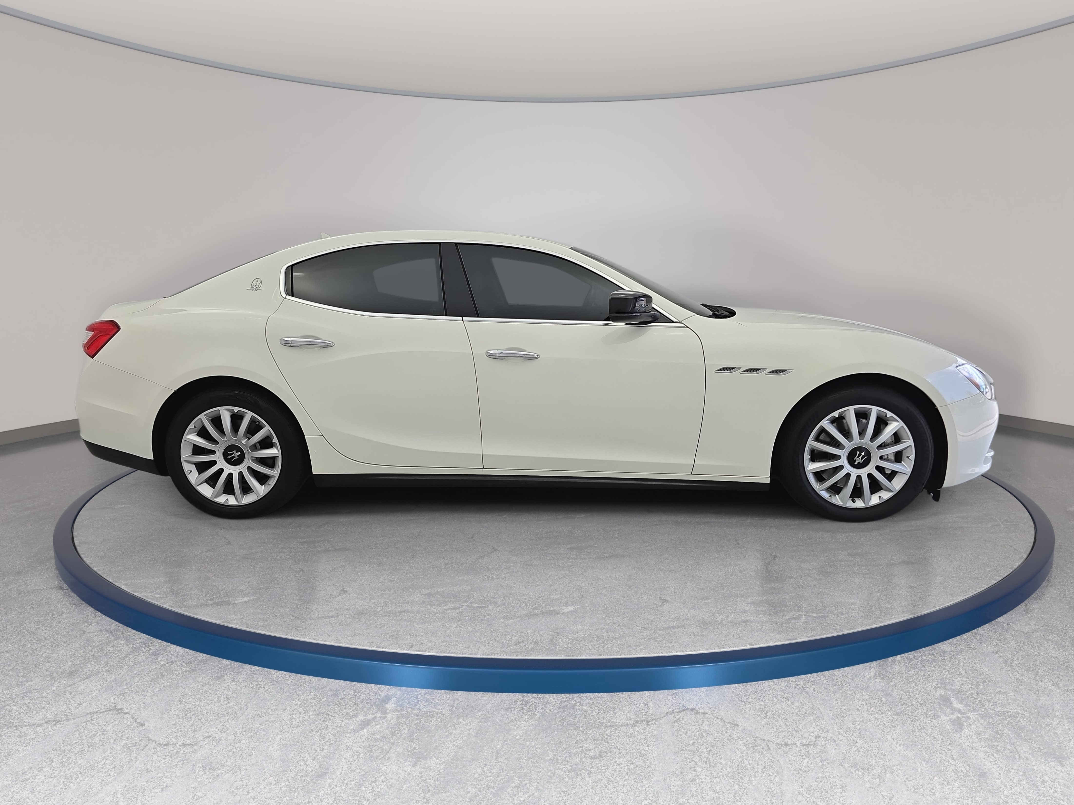 Used 2014 Maserati Ghibli RWD image 4