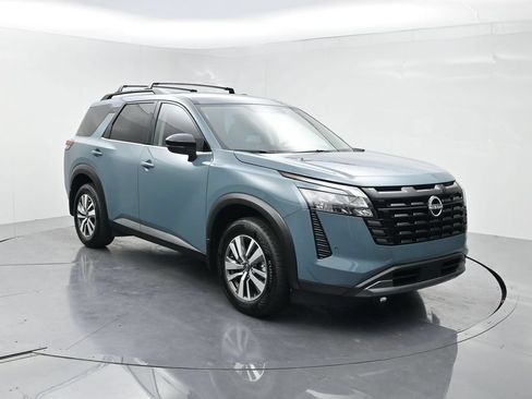 Used 2026 Nissan Pathfinder SL FWD image 2