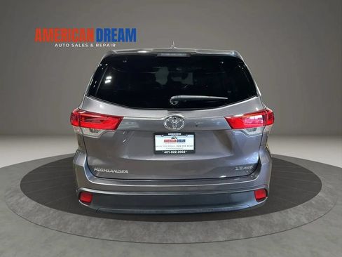Used 2019 Toyota Highlander Plus AWD/4WD image 4