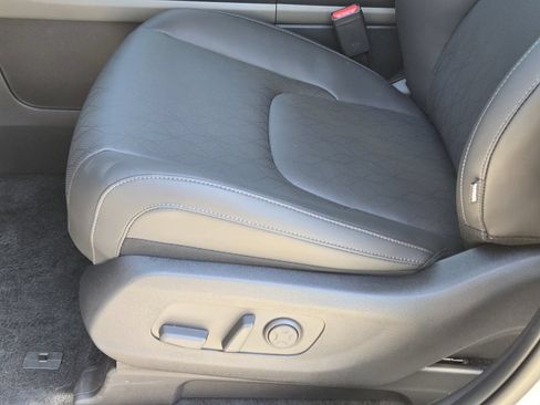 New 2026 Kia Carnival EX FWD image 19