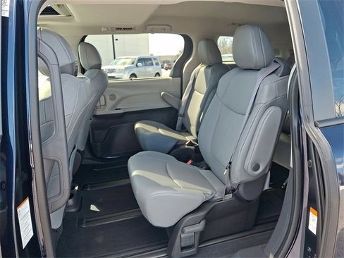 Used 2024 Toyota Sienna XLE w/ XLE Plus Package image 14