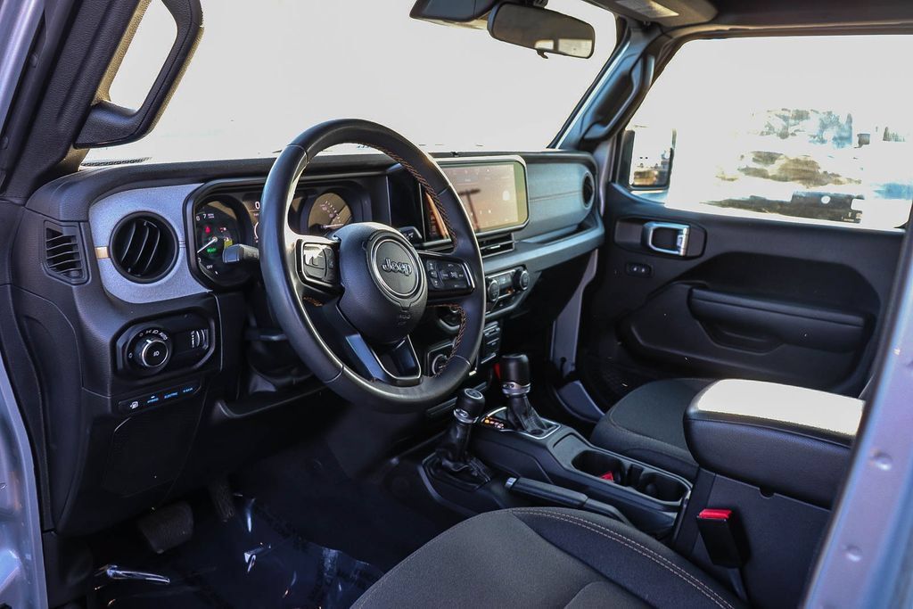 Used 2024 Jeep Wrangler Unlimited AWD/4WD image 23