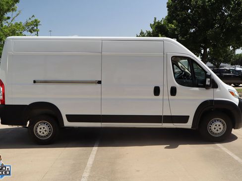 Used 2024 RAM ProMaster 2500 w/ Convenience Group FWD image 2