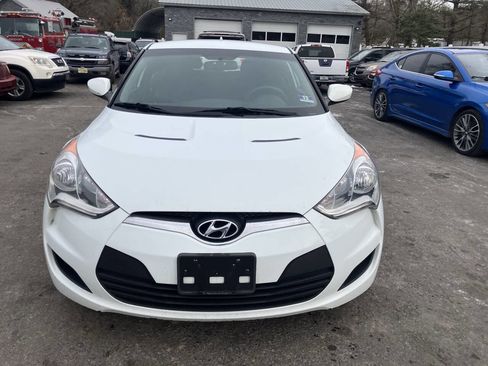 Used 2015 Hyundai Veloster image 3