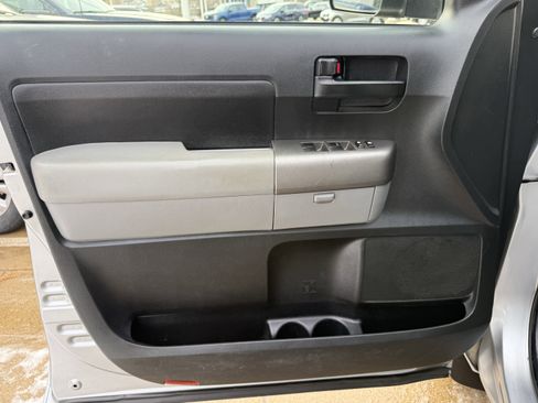 Used 2011 Toyota Tundra 4x4 CrewMax image 10