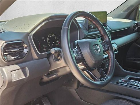 Used 2025 Honda Pilot Sport image 10