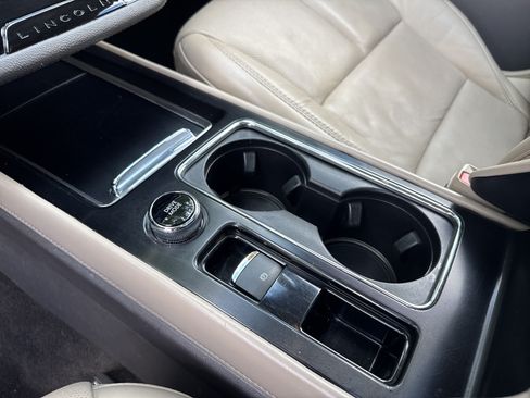 Used 2020 Lincoln Corsair FWD w/ Premium Package image 29