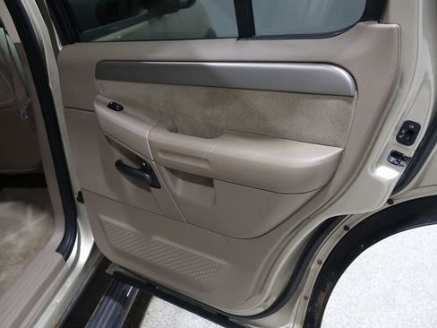 Used 2003 Ford Explorer XLT image 23