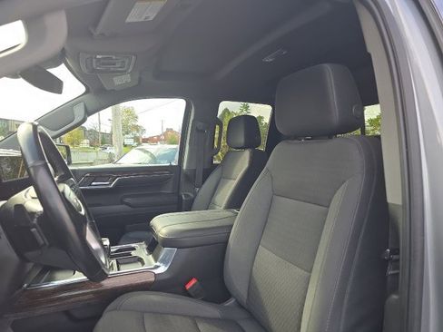 Used 2023 GMC Sierra 1500 Elevation w/ Preferred Package image 4