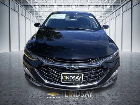 Used 2020 Chevrolet Malibu LT w/ Leather Package FWD image 2