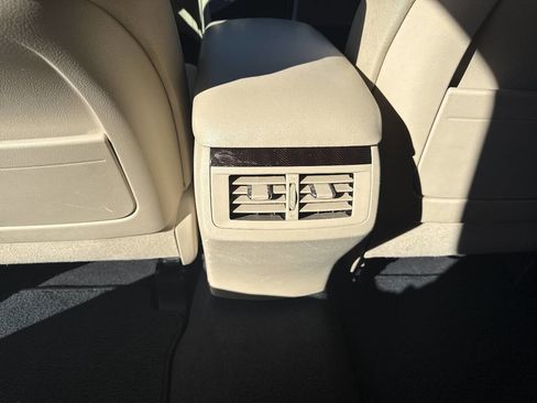 Used 2011 Toyota Venza image 23