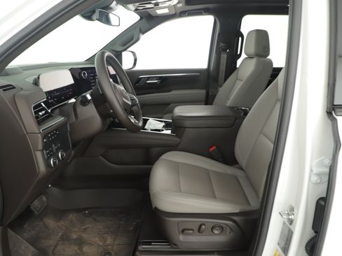 Used 2025 Chevrolet Suburban Z71 w/ Comfort Package image 22