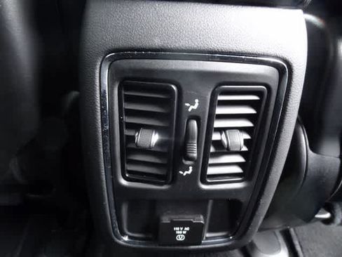 Used 2021 Jeep Grand Cherokee Laredo X AWD/4WD image 12