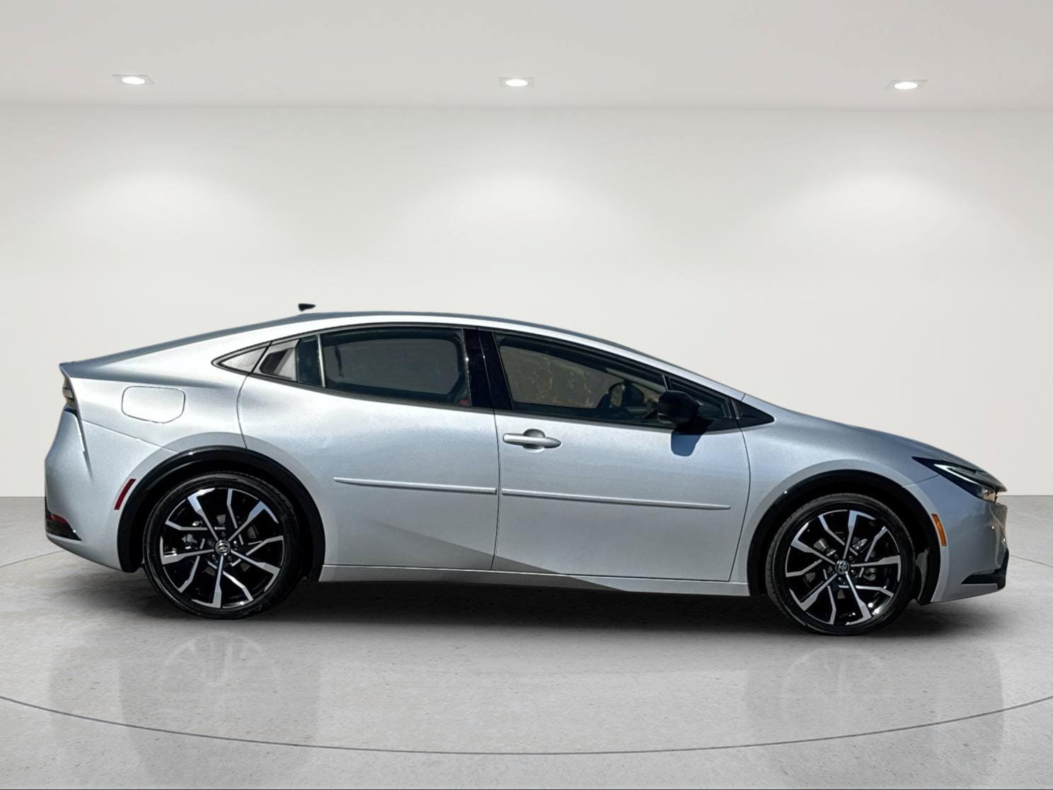 Used 2025 Toyota Prius Plug-In Hybrid FWD image 7