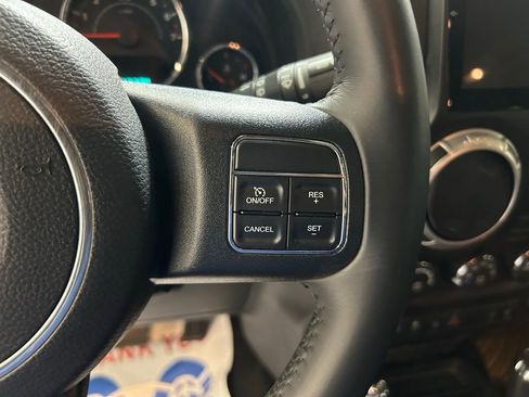 Used 2017 Jeep Wrangler Unlimited Sahara w/ Connectivity Group AWD/4WD image 21