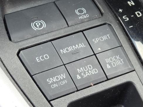 Used 2020 Toyota RAV4 LE w/ All Weather Liner Package AWD/4WD image 4