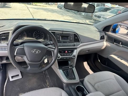 Used 2017 Hyundai Elantra SE FWD image 4