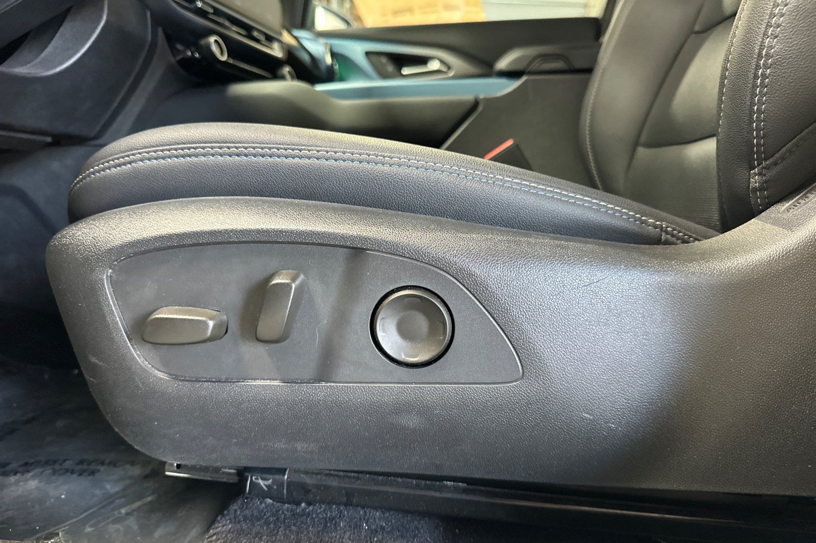 Used 2024 Chevrolet Equinox EV LT FWD image 13