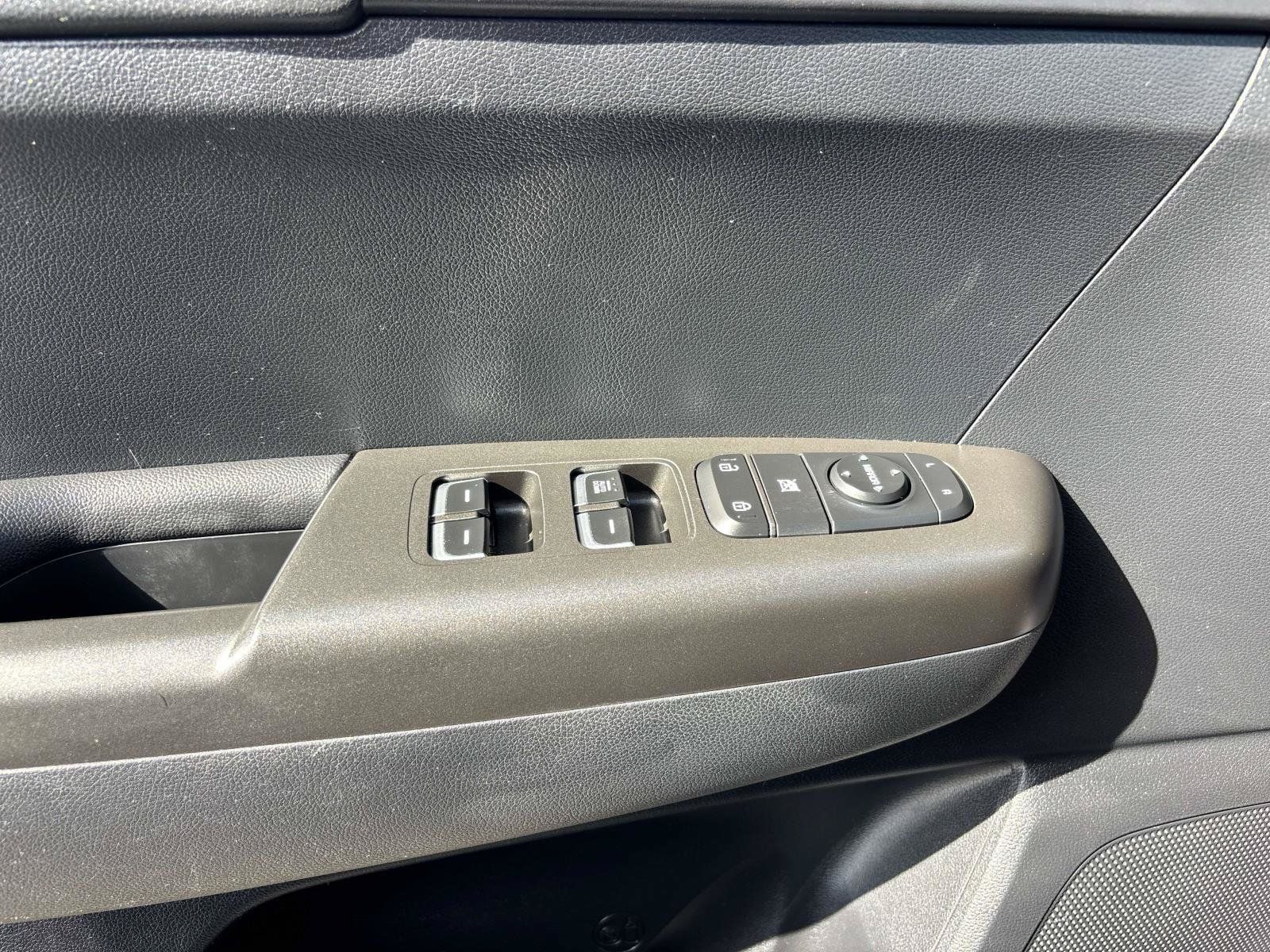 Used 2022 Kia Sportage LX FWD image 17