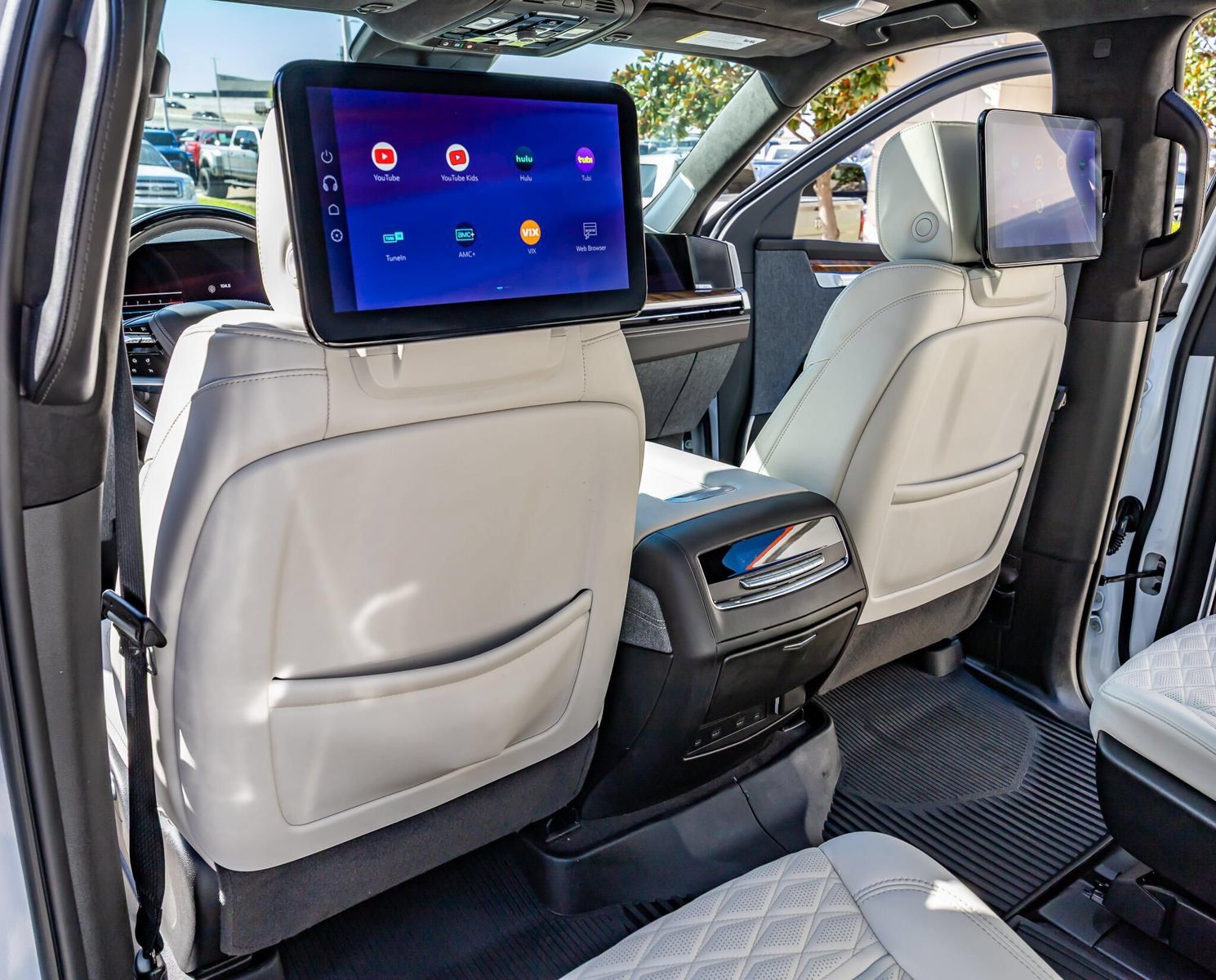 Used 2026 Cadillac Escalade Platinum Sport w/ LPO, Floor Liner Package AWD/4WD image 47