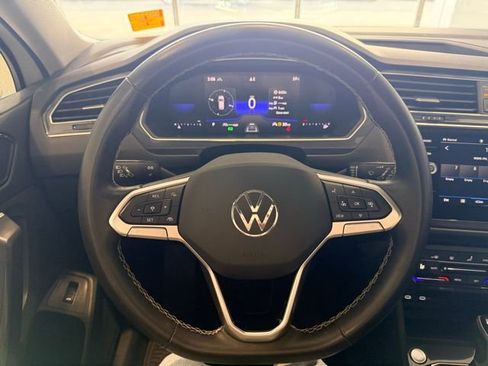 Used 2024 Volkswagen Tiguan SE image 21