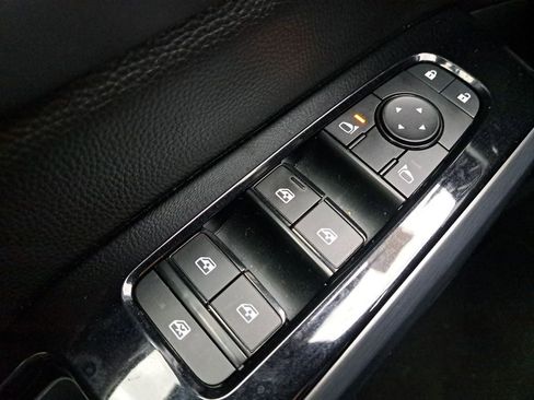 Used 2023 Nissan Pathfinder SL image 27