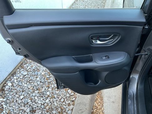 Used 2025 Honda HR-V LX image 18