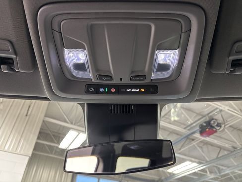 Used 2023 Chevrolet Silverado 1500 Custom image 14