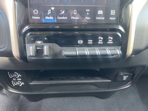 Used 2024 RAM 2500 Laramie w/ Safety Group AWD/4WD image 28