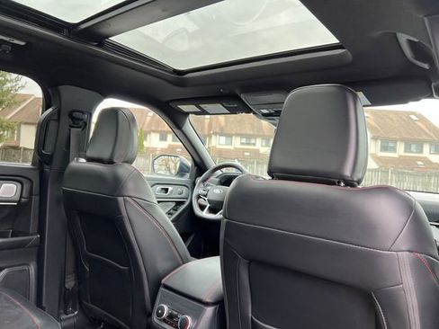 Used 2025 Ford Explorer ST image 33