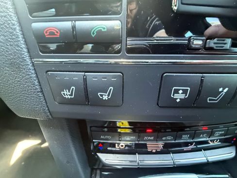 Used 2010 Mercedes-Benz E 550 4MATIC Sedan image 17