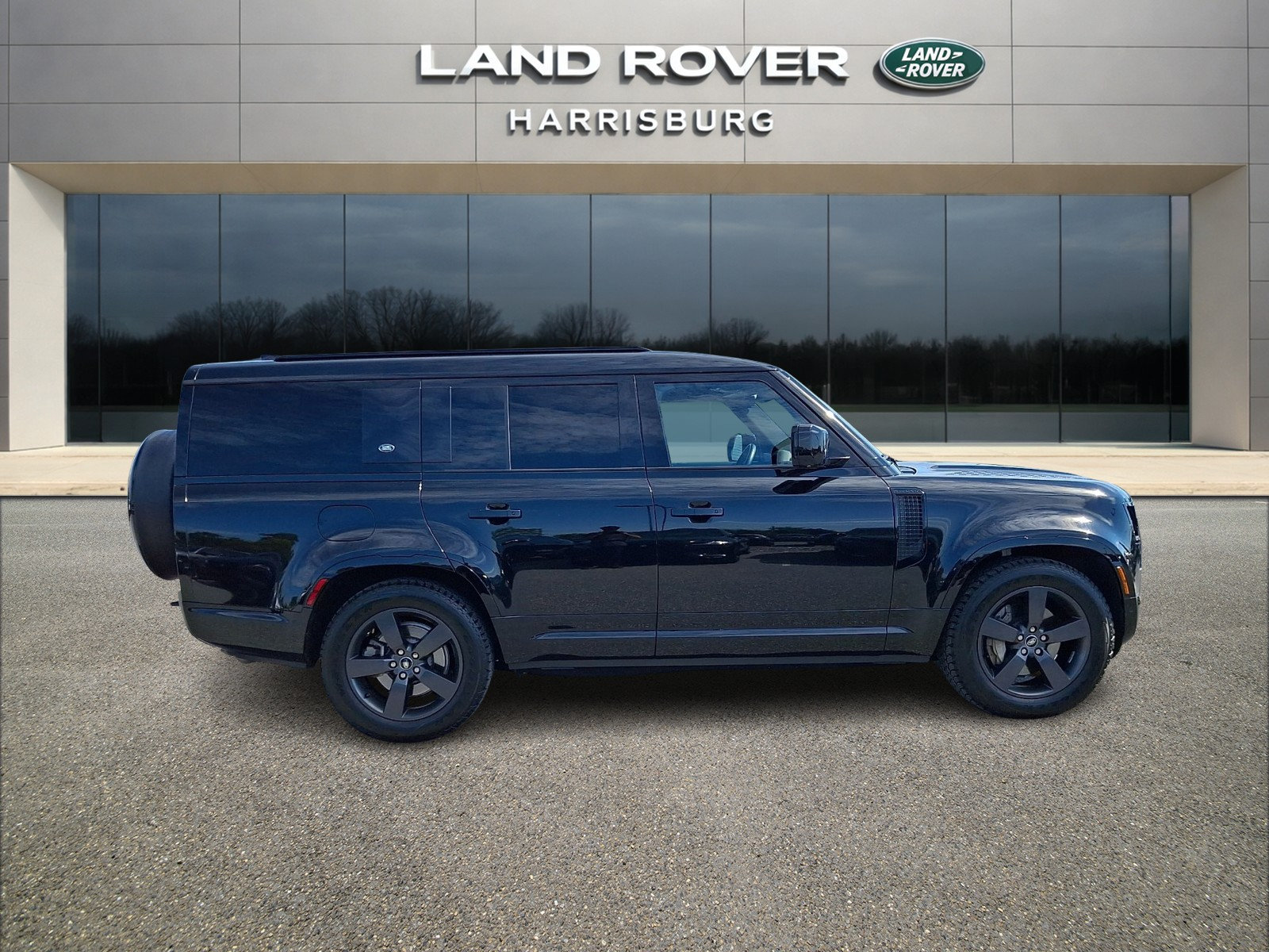 Used 2023 Land Rover Defender 130 X-Dynamic SE AWD/4WD image 4