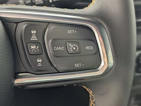 Used 2024 Jeep Wrangler Unlimited Sahara w/ Technology Group AWD/4WD image 16
