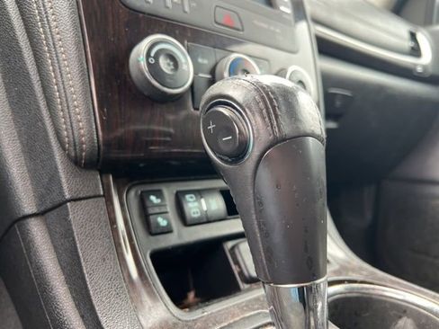 Used 2017 Chevrolet Traverse LT w/ Style and Technology Package image 22