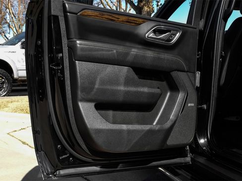 Used 2024 Chevrolet Suburban Premier image 44