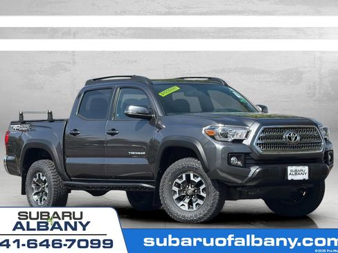 Used 2017 Toyota Tacoma TRD Off-Road AWD/4WD image 1