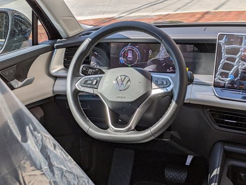 New 2025 Volkswagen Tiguan SE image 15