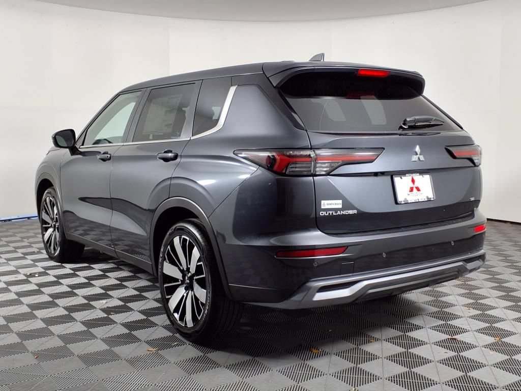 Used 2025 Mitsubishi Outlander SE FWD image 5
