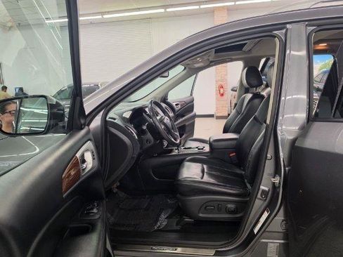Used 2018 Nissan Pathfinder Platinum AWD/4WD image 37