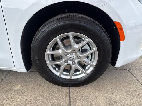 New 2026 Chrysler Voyager LX image 30