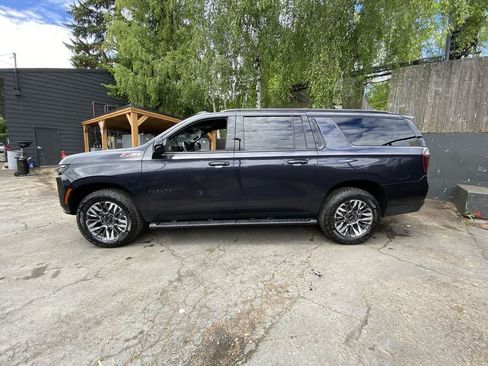 Used 2025 Chevrolet Suburban Z71 AWD/4WD image 3