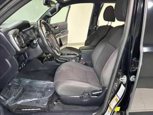 Used 2017 Toyota Tacoma TRD Off-Road w/ Tow Package (A/T) image 9