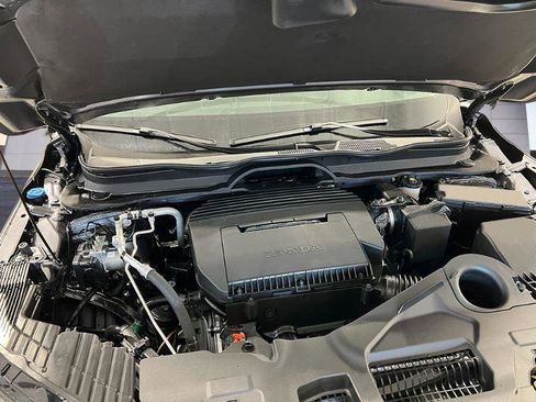 New 2025 Honda Pilot Touring image 13