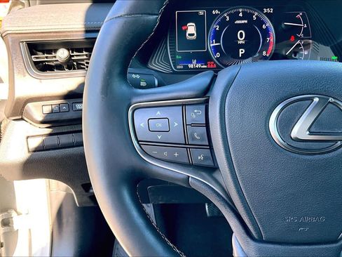Used 2019 Lexus UX 200 w/ Premium Package FWD image 21