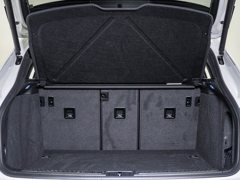 Certified 2025 Porsche Macan image 28