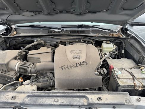 Used 2021 Toyota Tacoma TRD Off-Road image 19