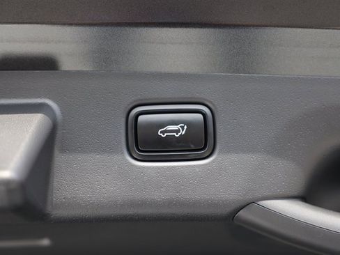 Used 2023 Kia Niro SX Touring image 11