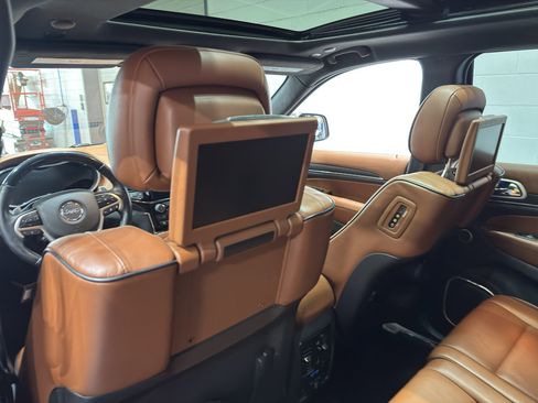 Used 2020 Jeep Grand Cherokee Summit image 14