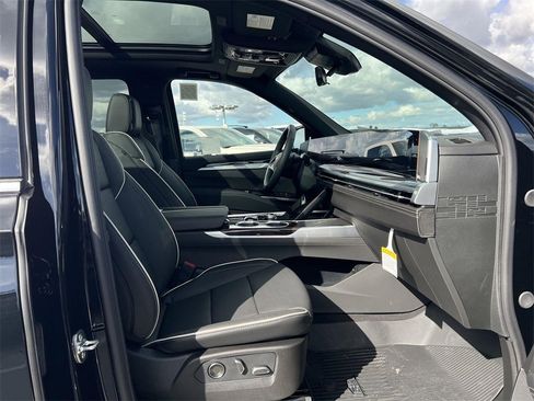 New 2026 Cadillac Escalade ESV Luxury w/ LPO, Floor Liner Package image 34