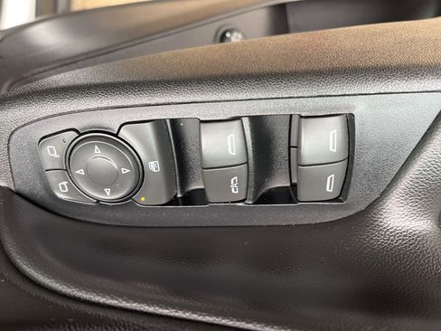 Used 2018 Chevrolet Equinox LT image 32